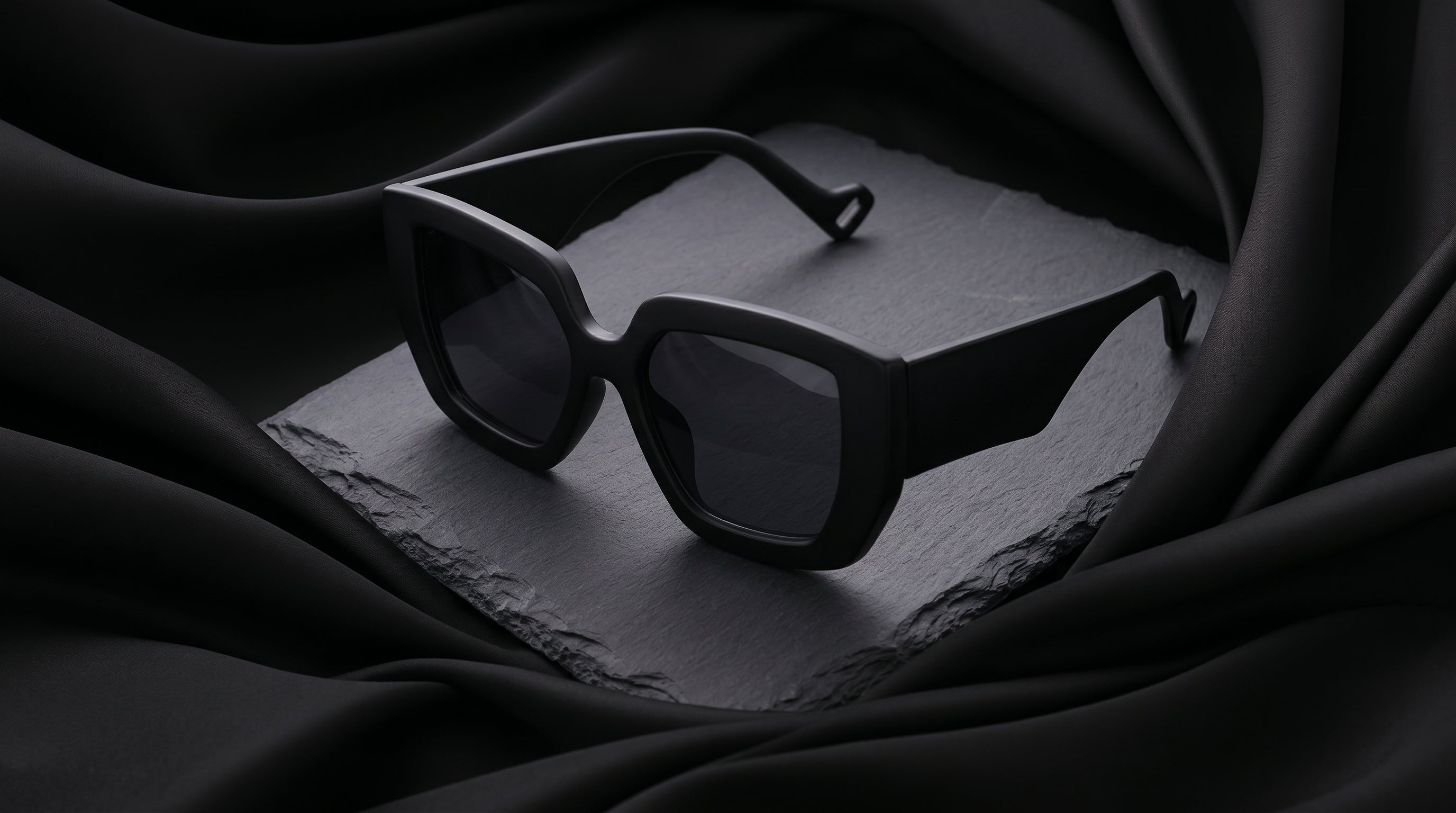 THE BOLD SQUARES (NOCTRA)