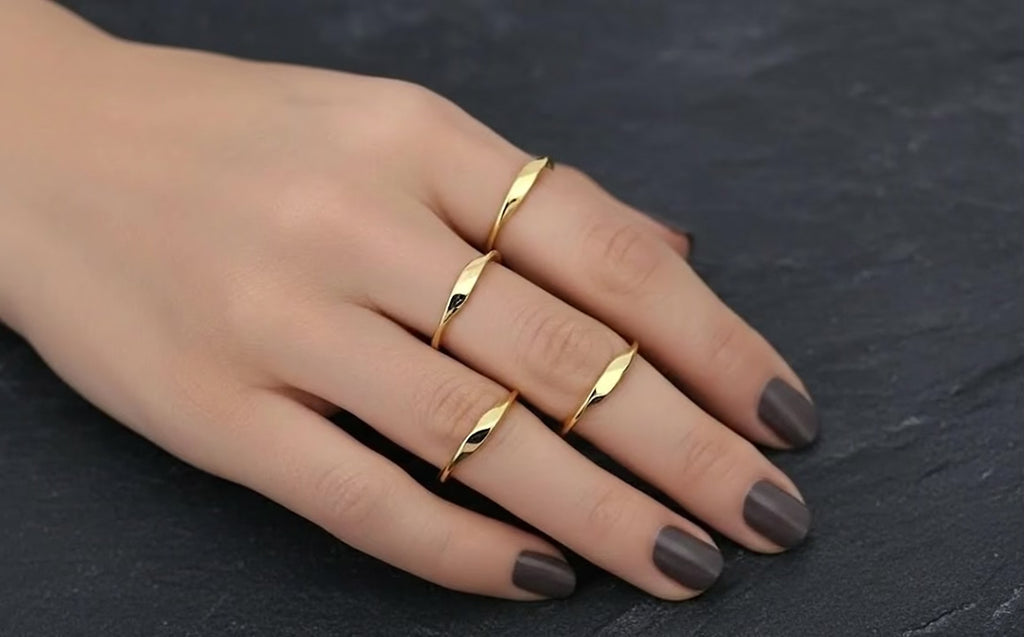 Minimalist Twist Signet Ring – Premium Stainless Steel