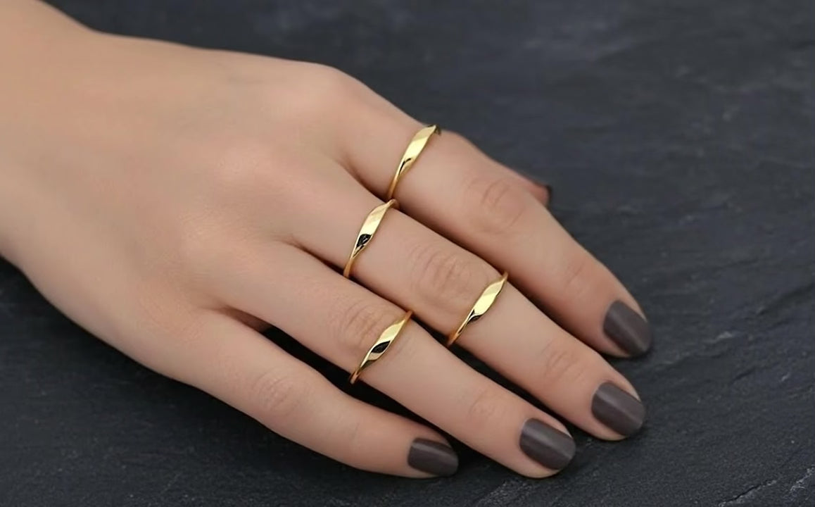 Minimalist Twist Signet Ring – Premium Stainless Steel